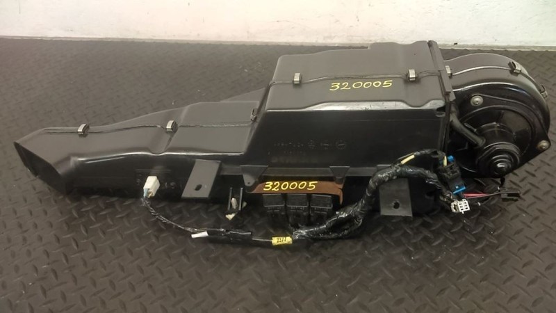 99-00 Cadillac Escalade Rear HVAC Housing Assembly OEM 12472427