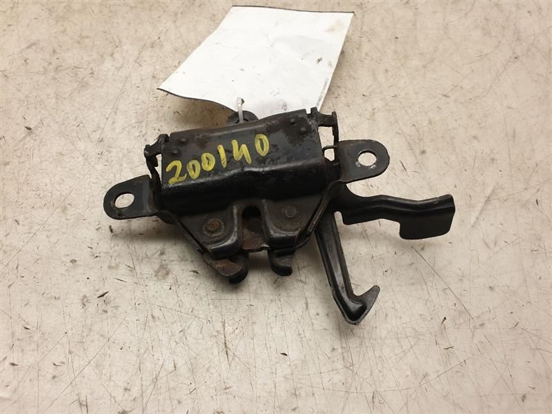 04-05 TOYOTA SIENNA HOOD LATCH