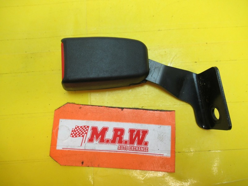SEAT BELT BUCKLE LATCH BACK LEFT DRIVER REAR RECEIVER for 97 98 99 00 01 TIBURON