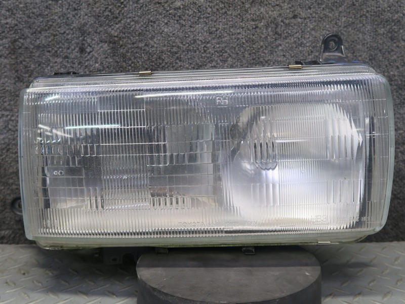 1991-1993 TOYOTA LAND CRUISER FJ80 FRONT RIGHT HEADLIGHT LAMP