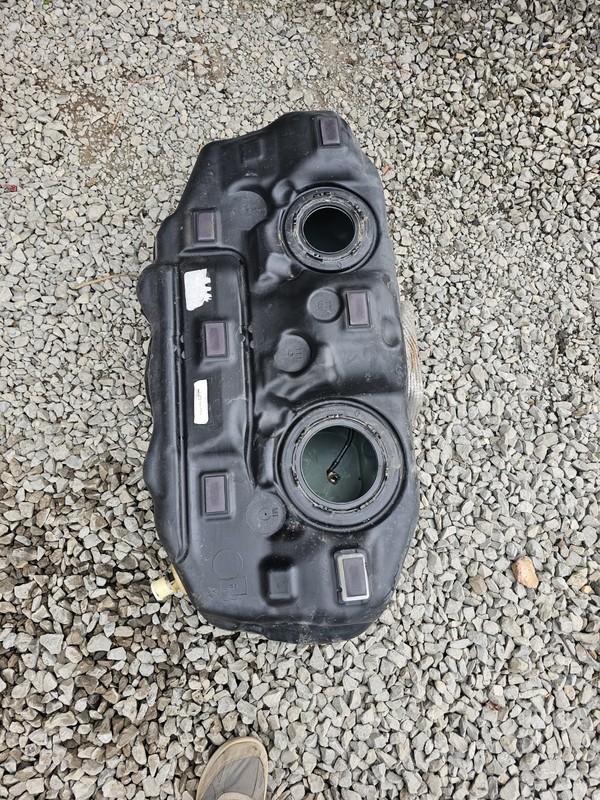 2014-2018 Jeep Cherokee 2.4 4x4 Fuel Tank Assembly Gas Tank Genuine OEM
