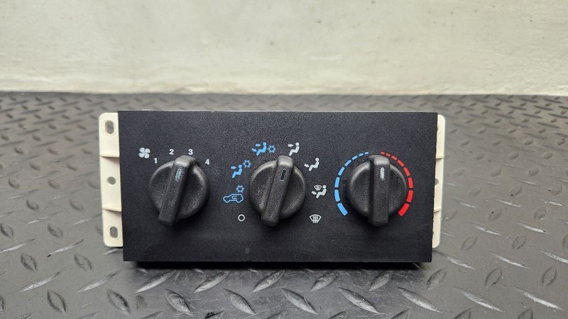 99-01 Jeep Cherokee Temperature Climate Control W/ AC OEM 05011343AB