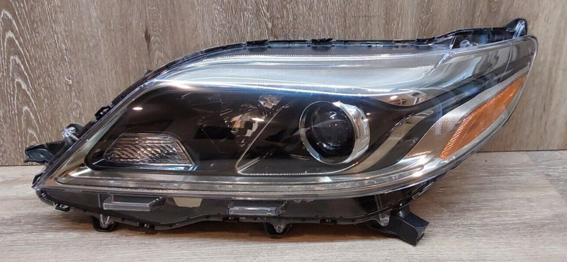 2015-2019 Toyota Sienna Driver Side HeadLight ASSY OEM Part#8115008081