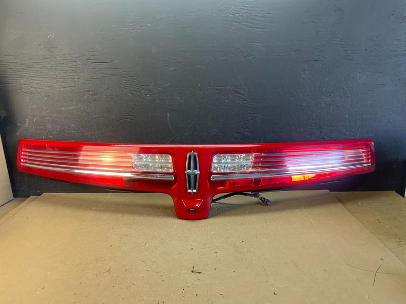 2010 to 2019 Lincoln Mkt Trunk Center Tail Light Panel Camera OEM AD5709 DW