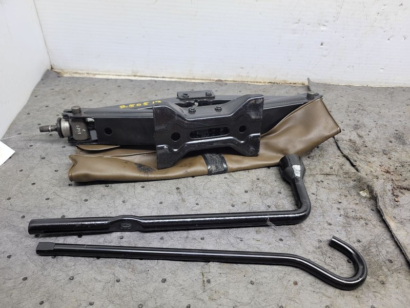 CIVIC 1998 Jack and Tool Kit 1711821