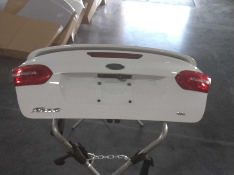 2015 Ford Focus OEM White Deck Lid Trunk Lid 118K Miles F1EZ13404A