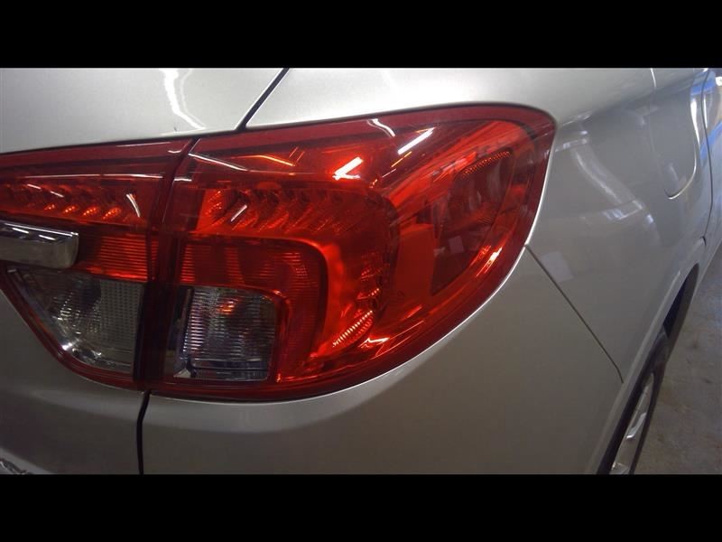 Passenger Right Tail Light Quarter Mounted Fits 16-18 ENVISION 898993