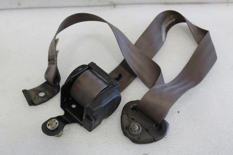 1991 1992 1993 1994 TOYOTA LAND CRUISER RIGHT REAR SEAT BELT 2ND ROW FD40 BEIGE