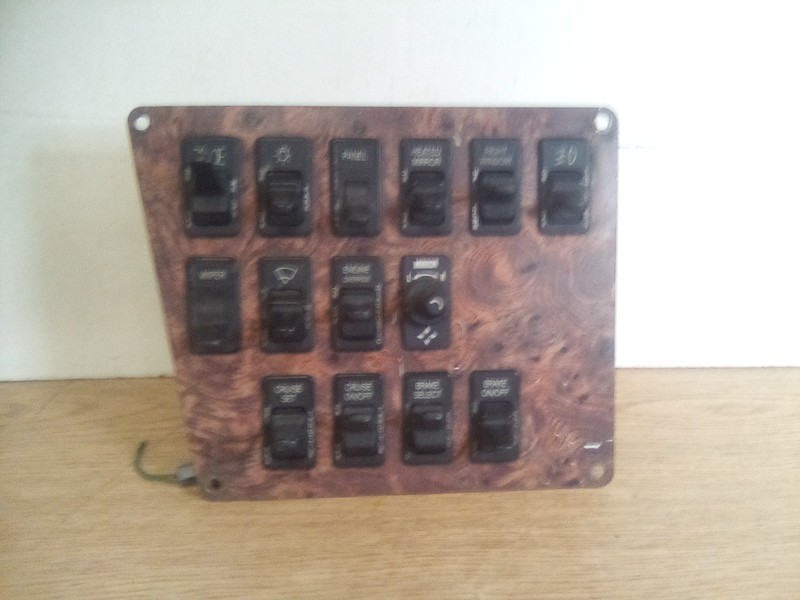 2000 International 9200 Switch Panel 14 Switches