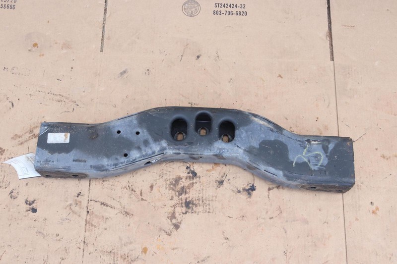 20-23 CHEVY SILVERADO 2500 HD 6.6L DIESEL TRANSMISSION CROSSMEMBER SUPPORT OEM