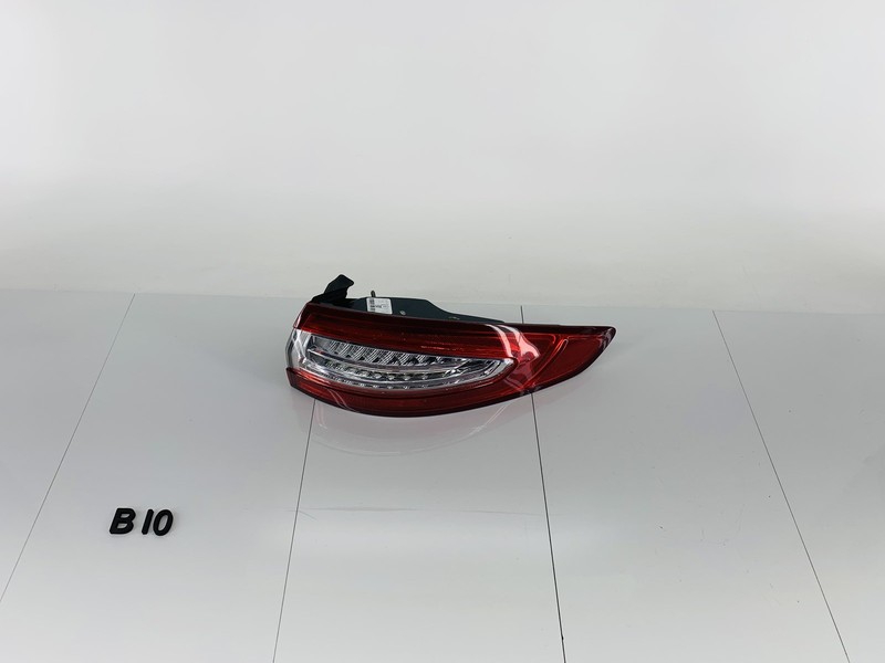13-16 FORD FUSION REAR RIGHT SIDE ON BODY OUTER TAIL LIGHT BRAKE STOP LAMP OEM