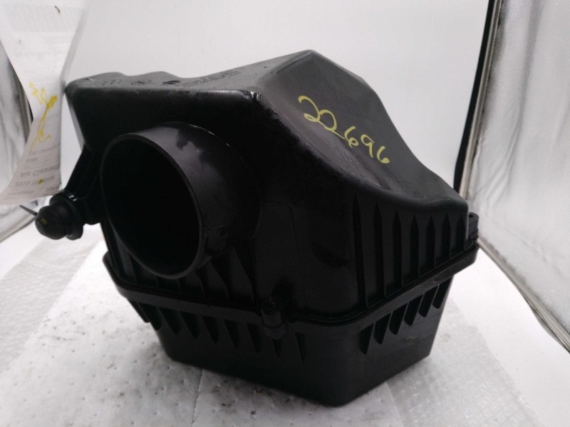 2015 GMC Terrain Air Cleaner Assembly OEM 2.4L Used 90K Miles Silver