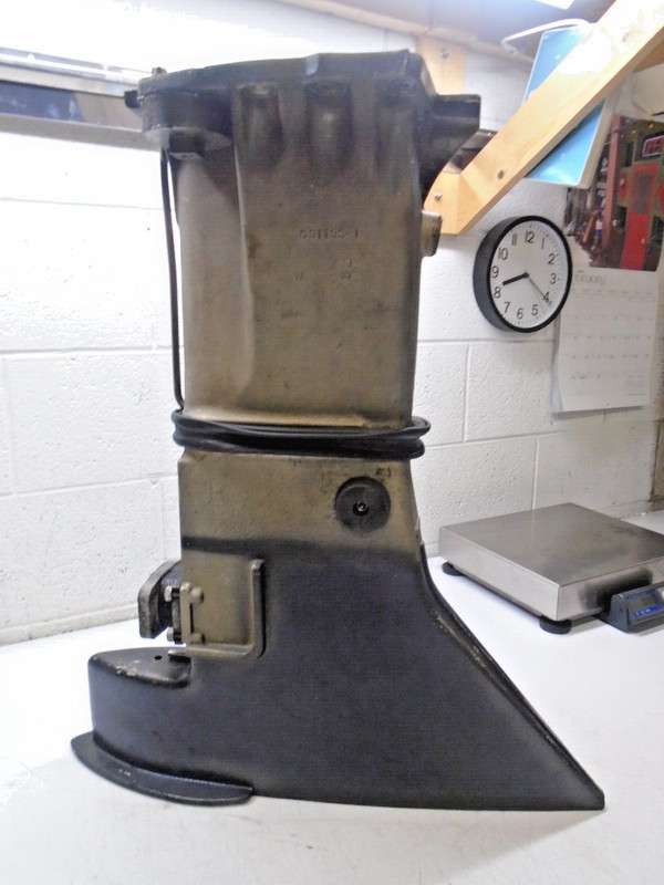 U4 Force 1989 Outboard 125 hp Motor Leg F631133-1