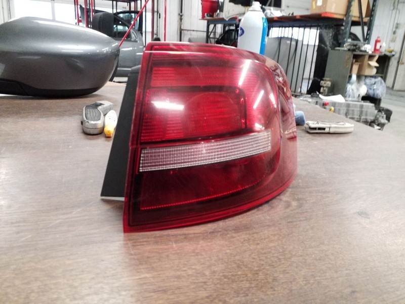 Passenger Tail Light Base Incandescent Bulb Fits 15-16 JETTA 3416456