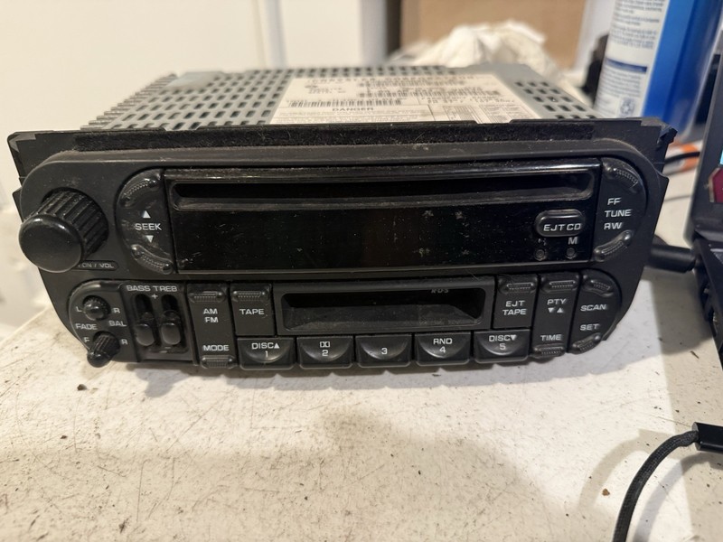 AM FM RADIO RECEIVER fits 2006 DODGE GRAND CARAVANOEM 05064300AD