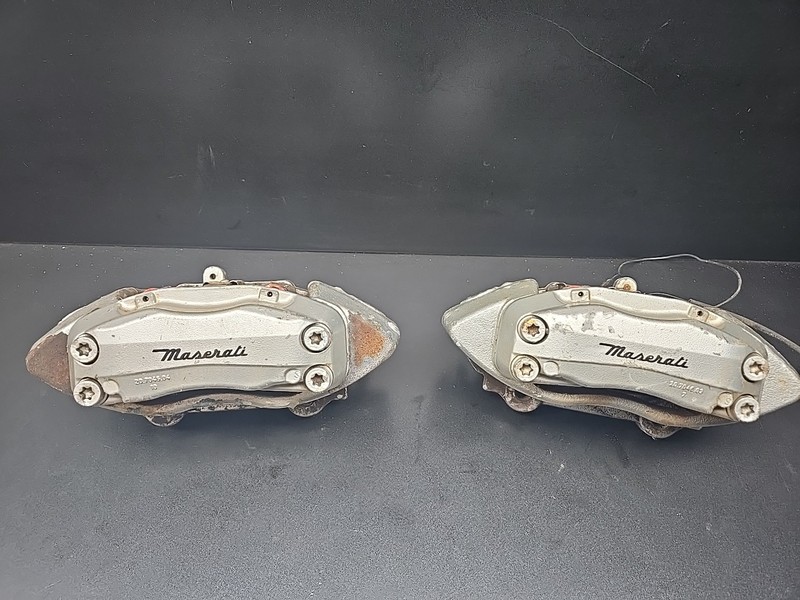 04-08 Maserati Quattroporte M139 Front Brake Calipers Left / Right Silver OEM