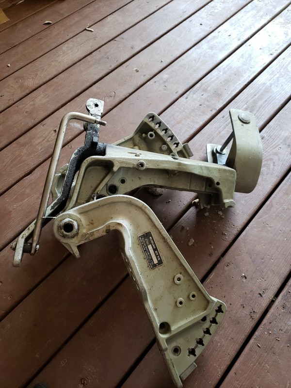 Suzuki Outboard 75 HP DT75 Power Trim Tilt Assembly ( no trim and tilt )!!!