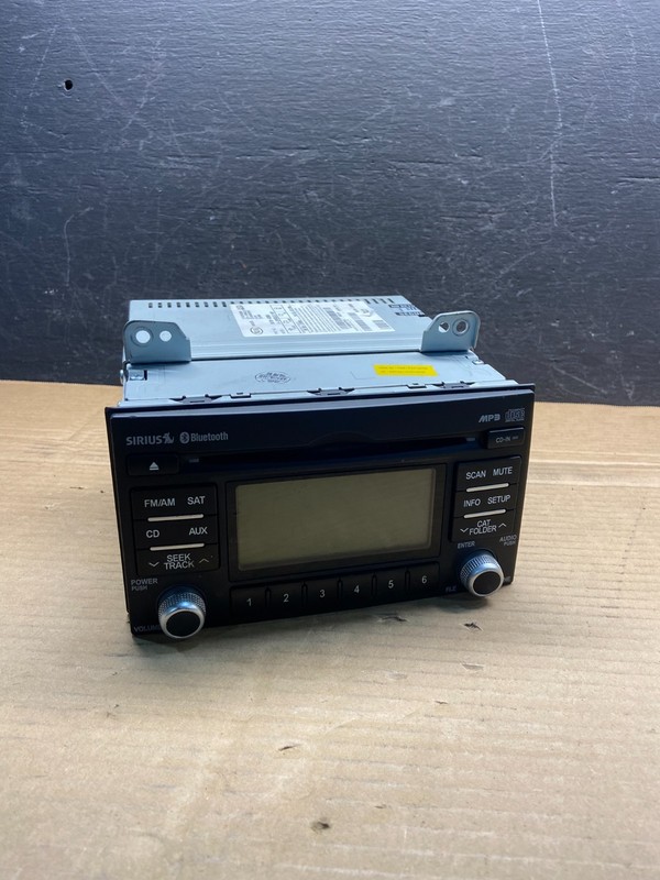 2011 to 2014 Kia Sedona Radio Stereo Receiver AM FM CD Player Sirius AE2536 DG