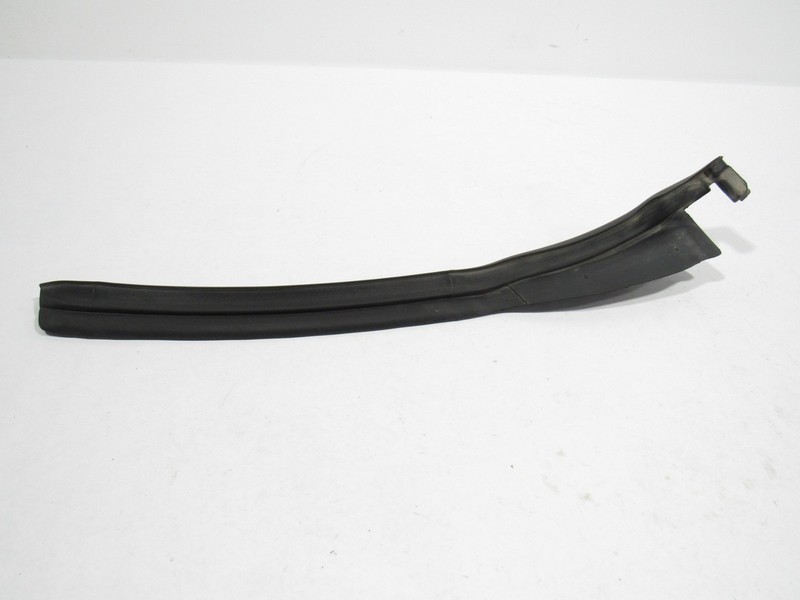 Land Range Rover Evoque 2023 Rear Right Door Lower Weatherstrip Seal 20-24 ; :A
