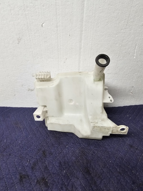12 13 14 15 16 17 18 FORD FOCUS Washer Bottle