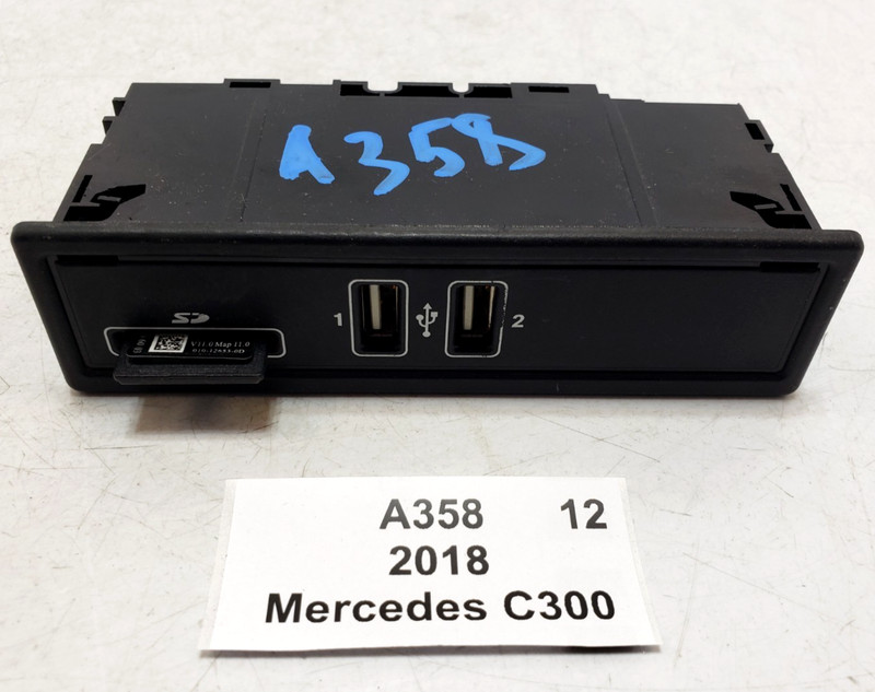 ✅ 2015-2018 OEM Mercedes C300 A205 Multimedia Connection USB Port W/ SD Card