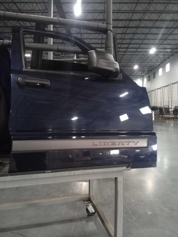 2011 Jeep Liberty Right Front Door Purple OEM 4DR SUV 144K Miles