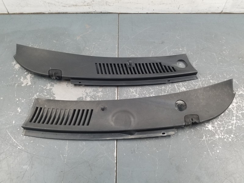 2003 03 04 Ford Mustang Cobra SVT Windshield Cowl #3475 Y4