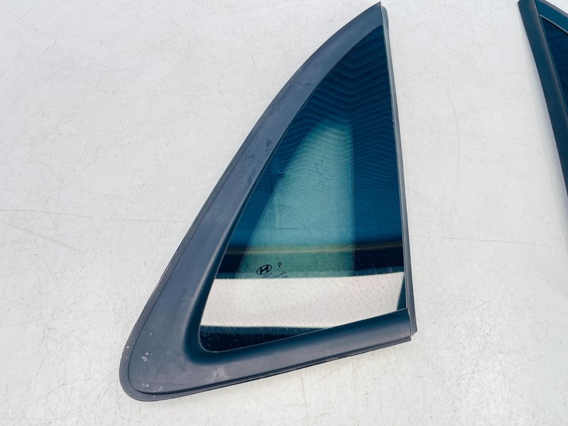 2018–2023 Hyundai Kona Right Side Quarter Fixed Glass Molding OEM 87820-J9000