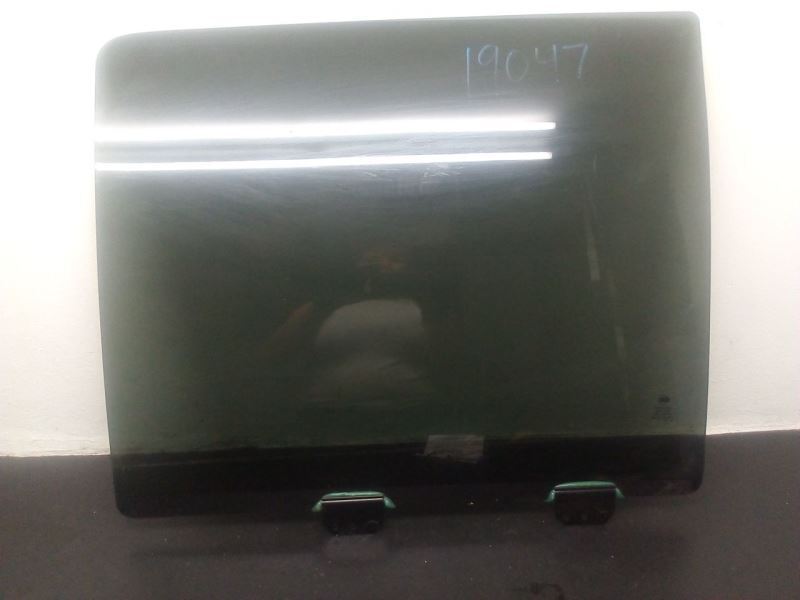 04-09 Dodge Durango Rear Left Driver Door Glass OEM 55362197AB