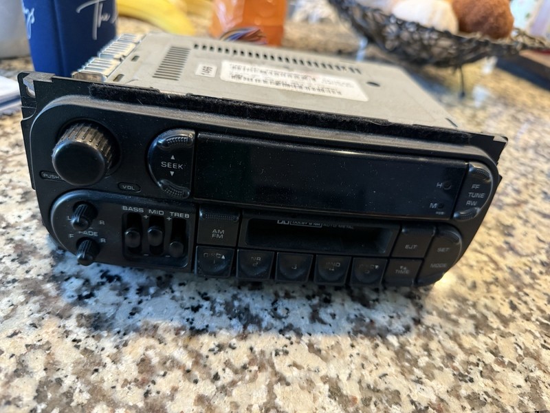 OEM DAIMLER 2002 ChrysleR SEBRING Audio AM FM Radio Stereo Tape P56038588AM