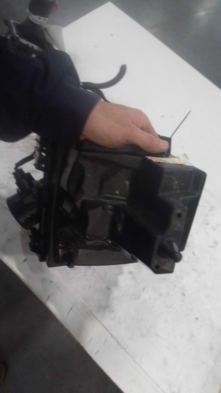 2015 Lincoln MKZ Air Cleaner Assembly OEM DS7Z9661K 128K Miles Grey
