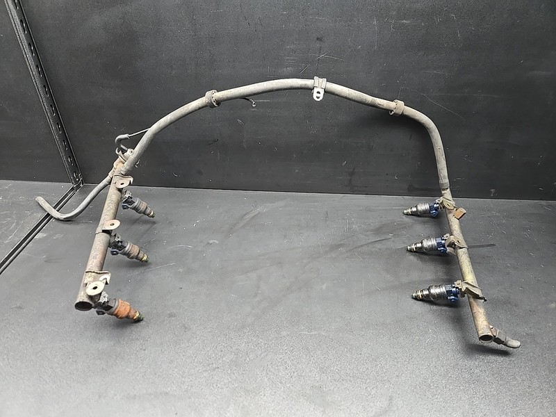 1996-2004 PORSCHE BOXSTER 986 FUEL INJECTOR RAIL 99611003108
