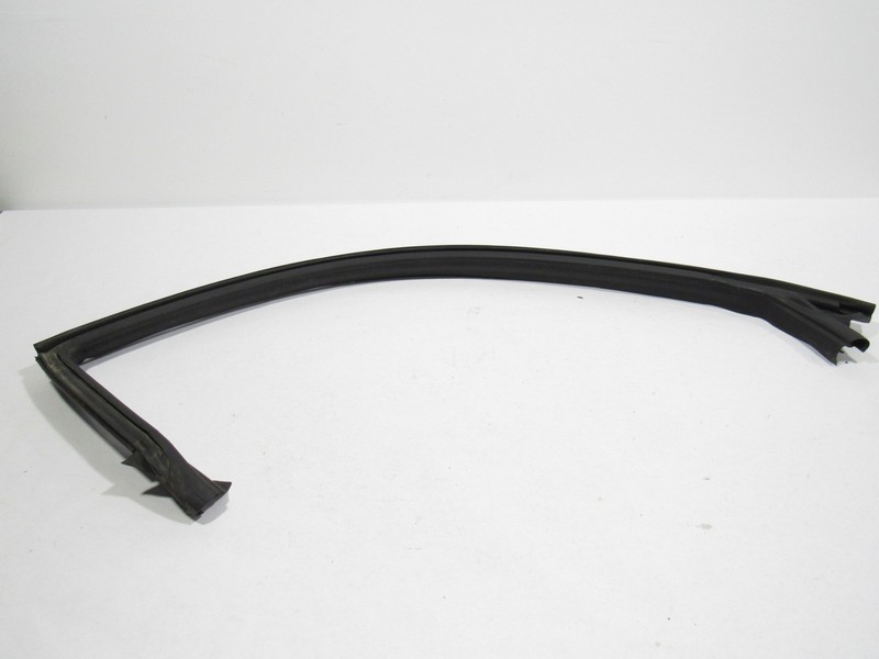 Ferrari 458 Italia 2011 Front Right Door Seal Rubber Weather Strip 09-15 |:Y