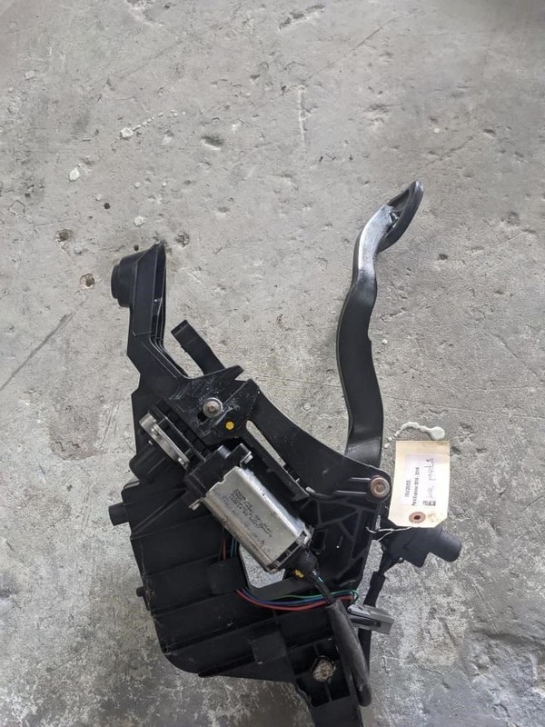 Brake Pedal 2016 Ford Explorer BB53-9F856-GK 2017 2018 2019 For Parts X