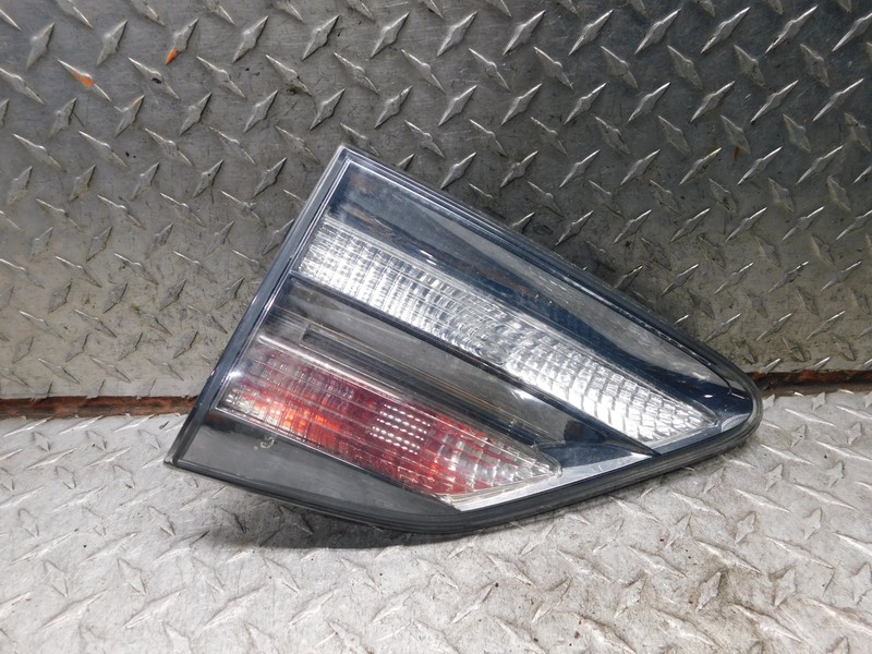 10 11 12 LEXUS RX350 RIGHT PASSENGER REAR LIFTGATE MOUNTED TAILLIGHT LAMP
