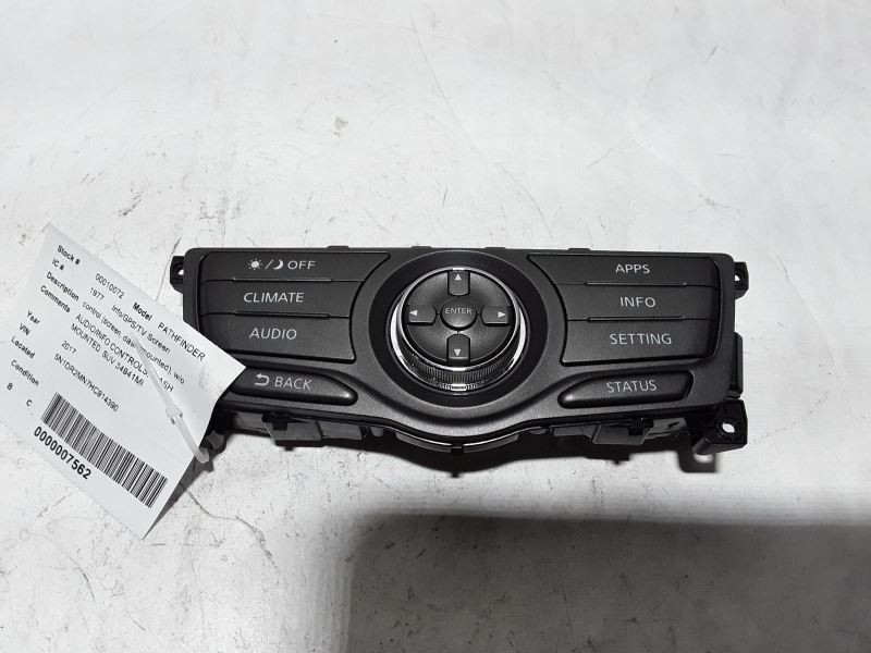 RADIO CONTROLS WITH TEMPERATURE CLIMATE CONTROL UNIT 17-19 PATHFINDER 10097