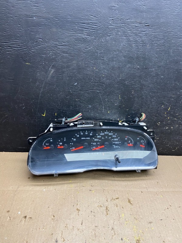 2006 Ford E350 Gauge Speedometer Cluster OEM u4964 DG