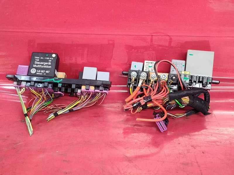 2001 VW Volkswagen Passat 2.8L V6 A/T AWD Interior Cabin Fuse Box Relay Set