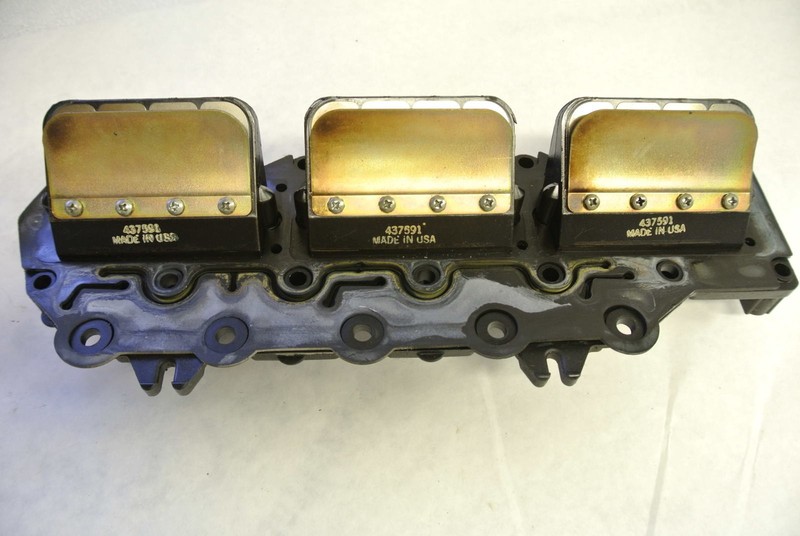 0346148 0437591 Port Intake Manifold for Evinrude Johnson 135-175 Hp Outboard