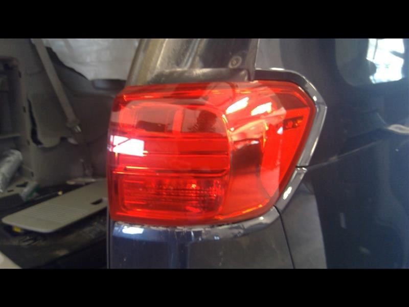 2016-2018 Kia Sedona Passenger Right Tail Light Lamp Quarter Mounted LED Lamps