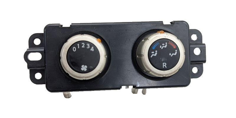 2004-2005 Nissan Armada INFINITI QX56 AC Heater Temperature Climate Control Rear