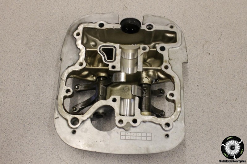 1986 Suzuki Intruder 700 Vs700 Front Rocker Box Assembly RockersCam Holder VS 86