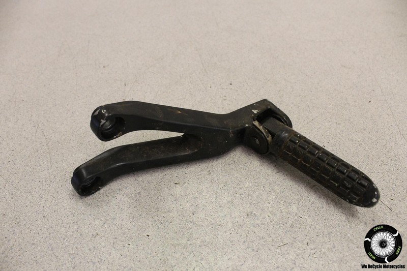 1999 Kawasaki Ninja ZX9R ZX900F LEFT REAR BACK PASSENGER PEG BRACKET ZX 900 99