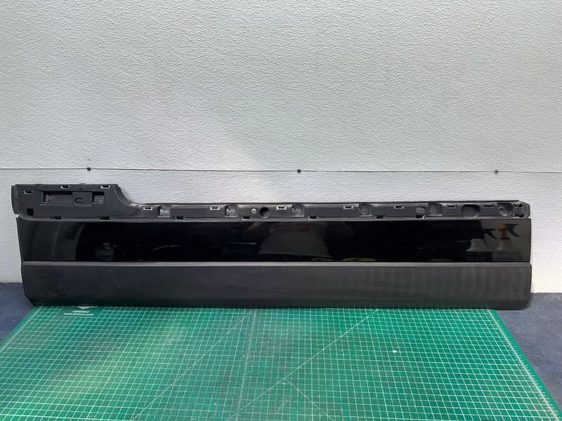 13-22 Range Rover L405 FRONT LEFT DRIVER DOOR LOWER MOLDING TRIM OEM