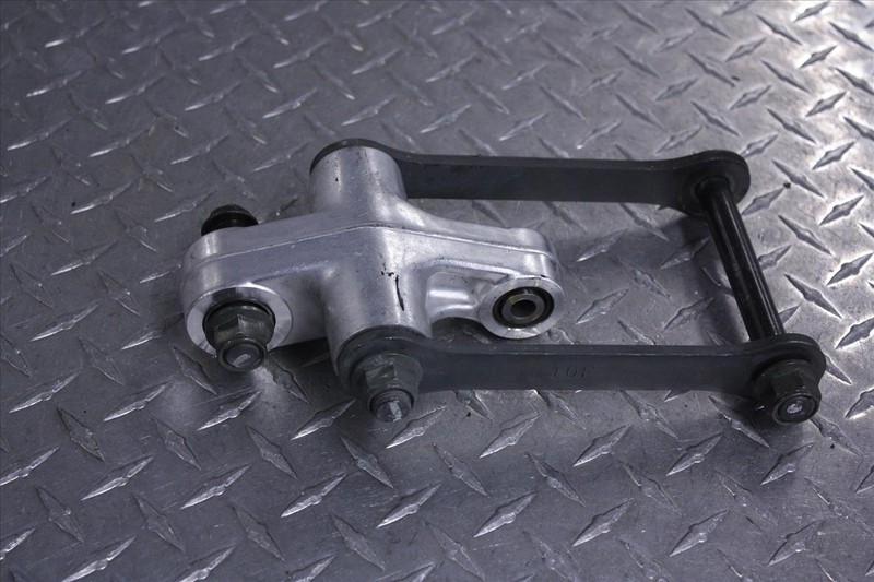 04 SUZUKI VL 1500 INTRUDER LC REAR SHOCK MOUNT DOG BONE LINKAGE ARMS OEM VL1500