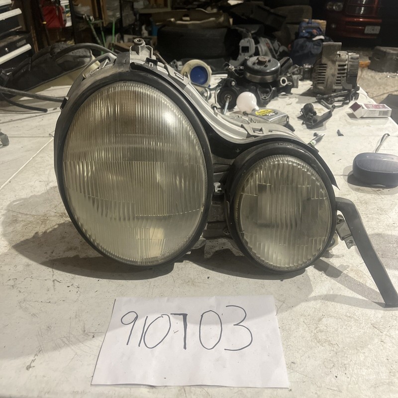 1996 97 98 99 Mercedes Benz E320 RH Right Passengers Side Headlight Assembly OEM