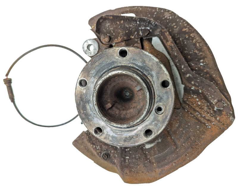 1998-2000 BMW 528i Front Passenger Knuckle Hub