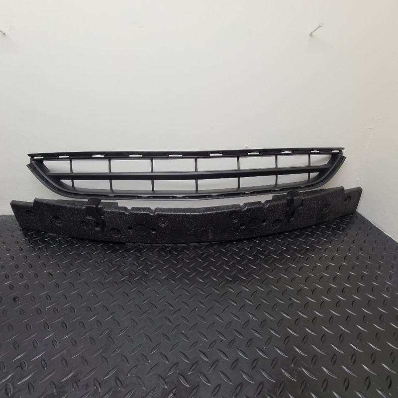 13-17 Buick Enclave Lower Center Grille OEM 20983400