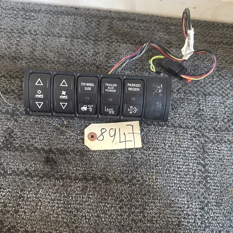 International NavistarSwitch Panel Dash Cluster MUX2- P/N: 4057689C4