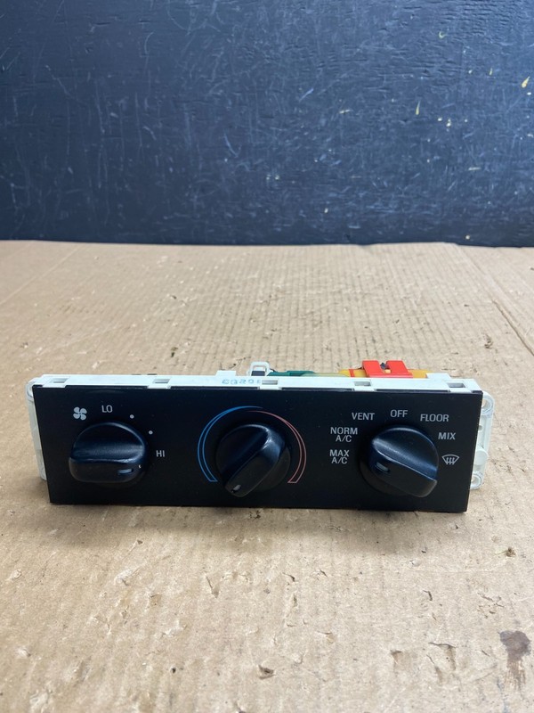 1995 to 1997 Ford Crown Victoria Marquis A/C Heater Climate Control ae3937 DG